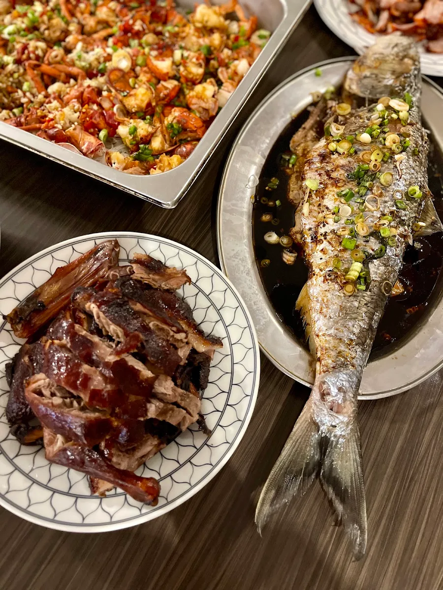 steamed fish head with chopped chili sauce 剁椒鱼头